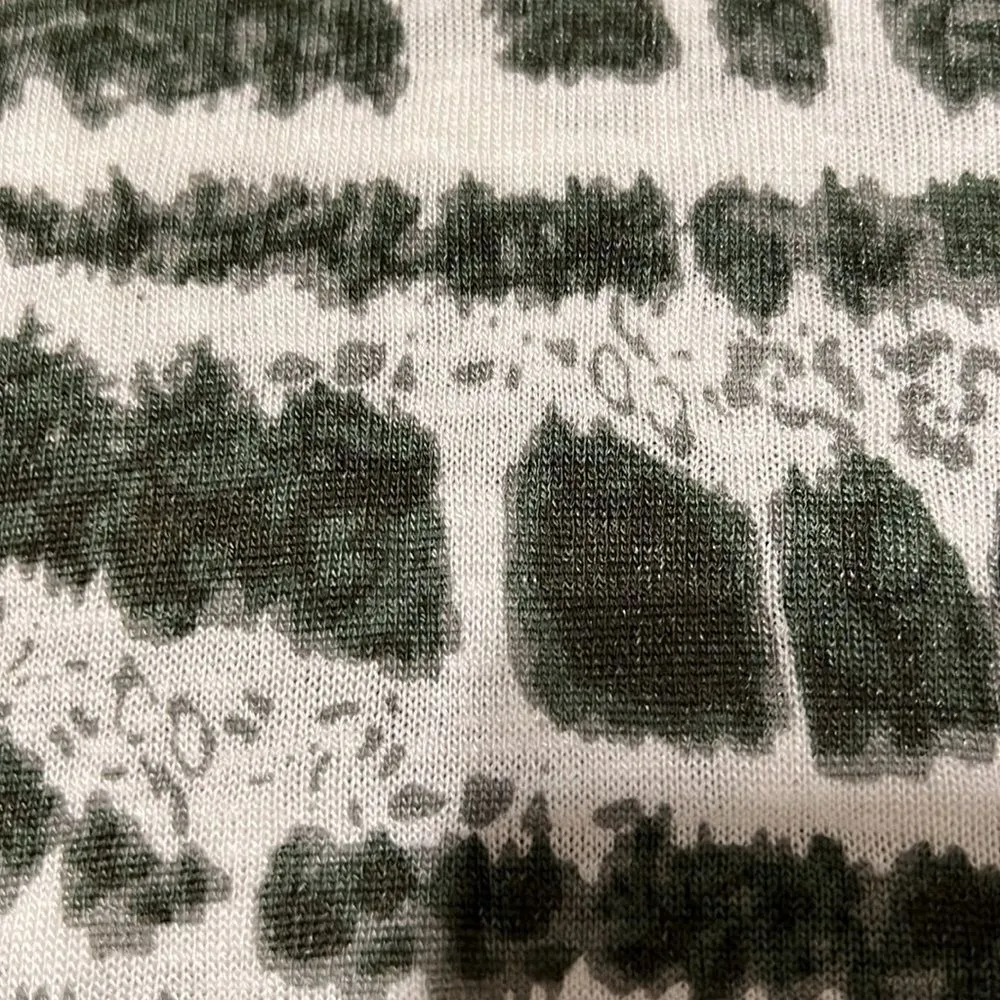 NWOT Belle by Kim Gravel LS V neck super soft lightweight green print T - Image 3