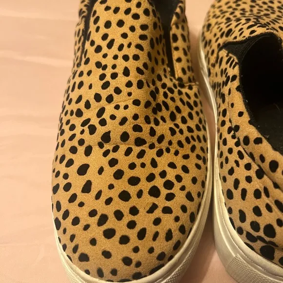 Womans Casual Slip-on Sneakers - Image 2