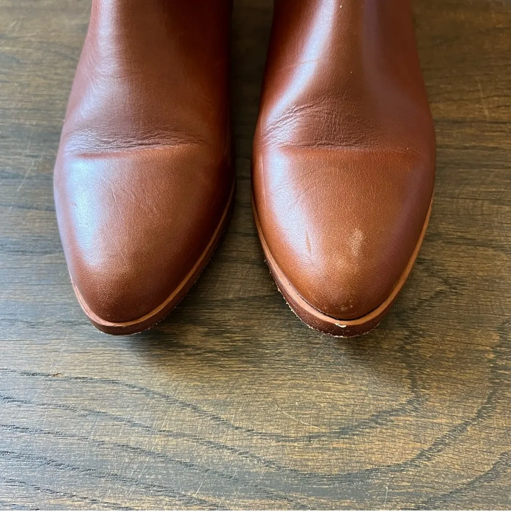 Nisolo • Eva Everyday Chelsea Boot in auburn Black Size 10 - Image 4