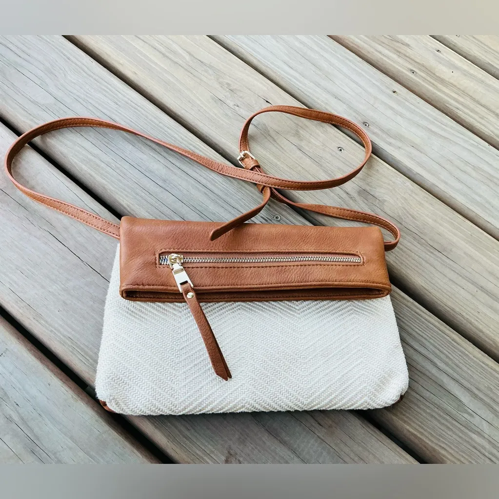 Flap over crossbody bag 🌻🌻 - Image 8