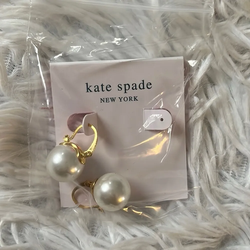 NEW Kate Spade Women’s White pearl drop stud earrings - Image 3