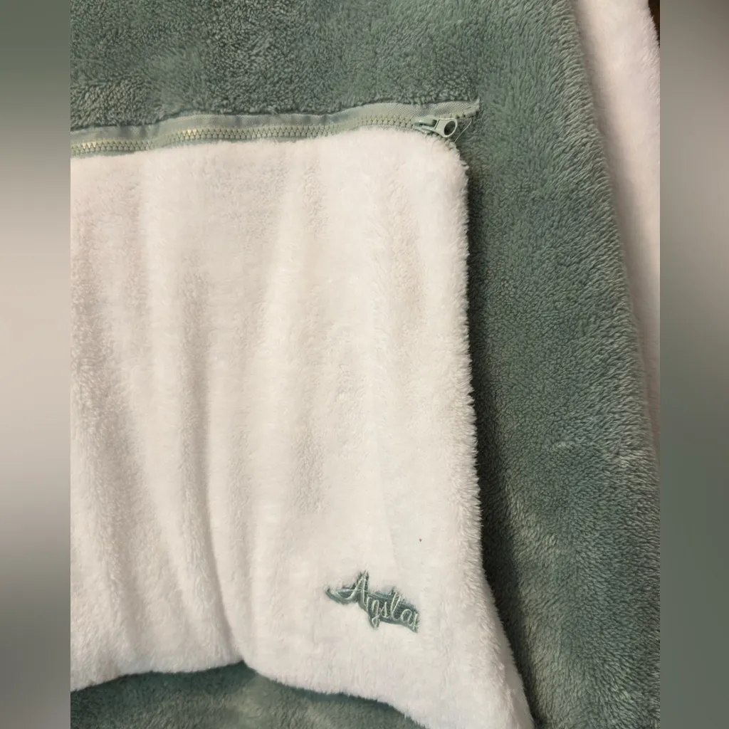 Oversized Green and White Fleece hoodie Size 14 - Image 2