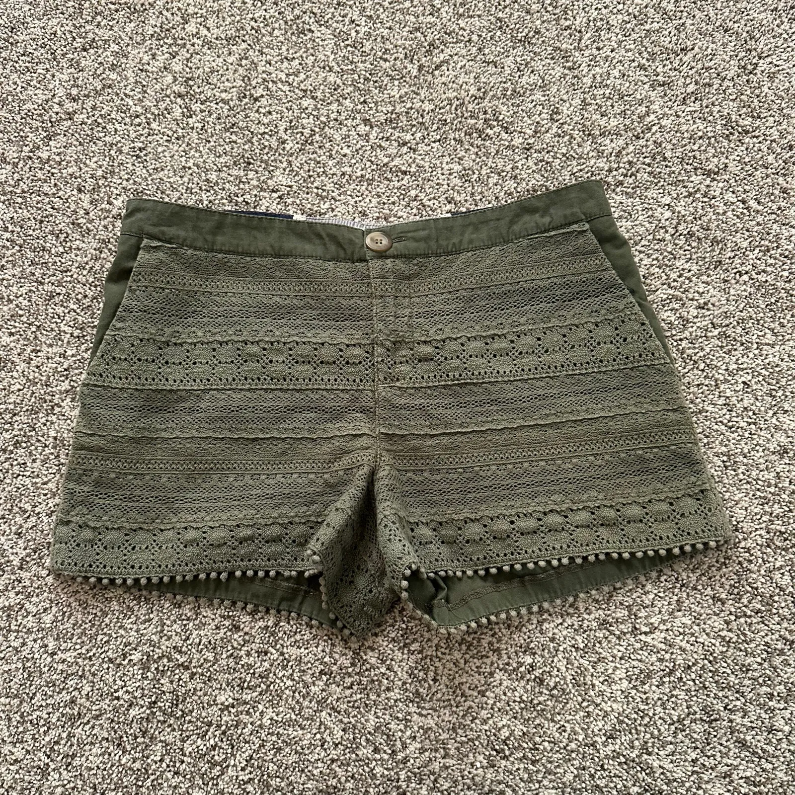 Daughters of the Liberation Anthropologie army green lace cotton shorts size 6 - Image 2