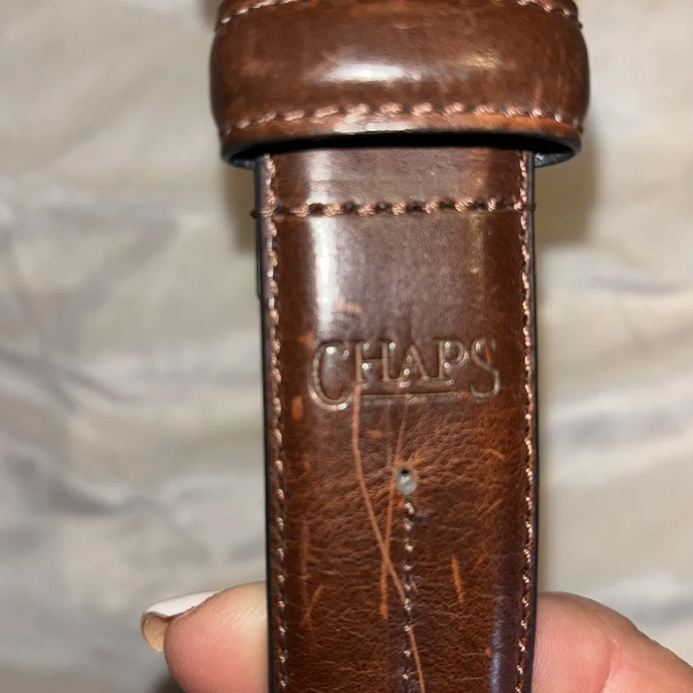 CHAPS COGNAC COLORED LEATHER BELT SIZE40…. SOLD AS A MANS BELT BUT IS UNISEX.. - Image 3
