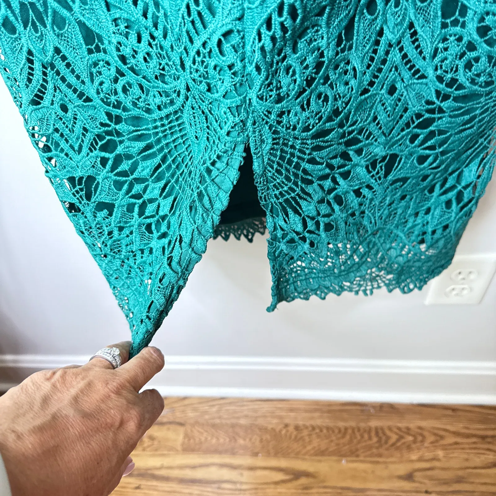 NEW NWT‎ Lulus Halter Neck Backless Bodycon Midi Crochet Lace Dress Size Small - Image 8