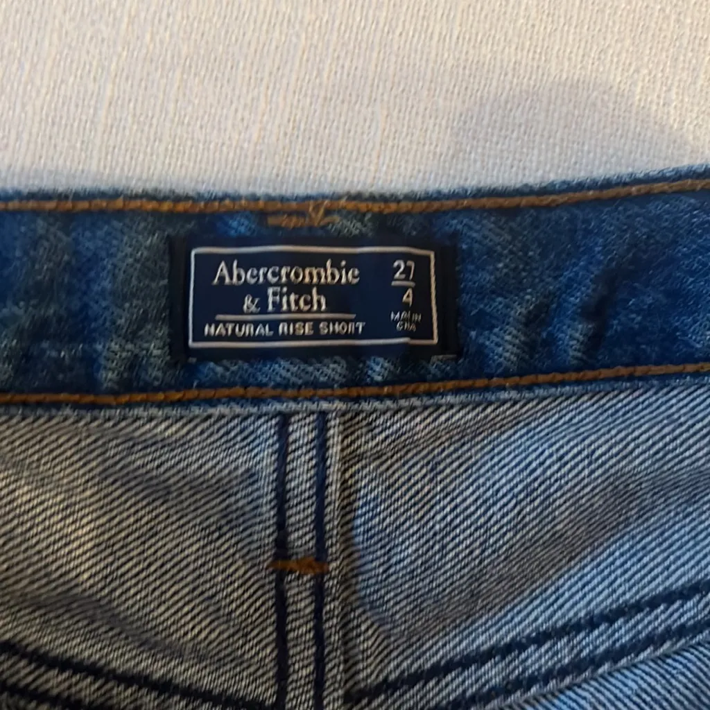 Abercrombie & Fitch size 27/4 100% cotton high waisted jean shorts - Image 2