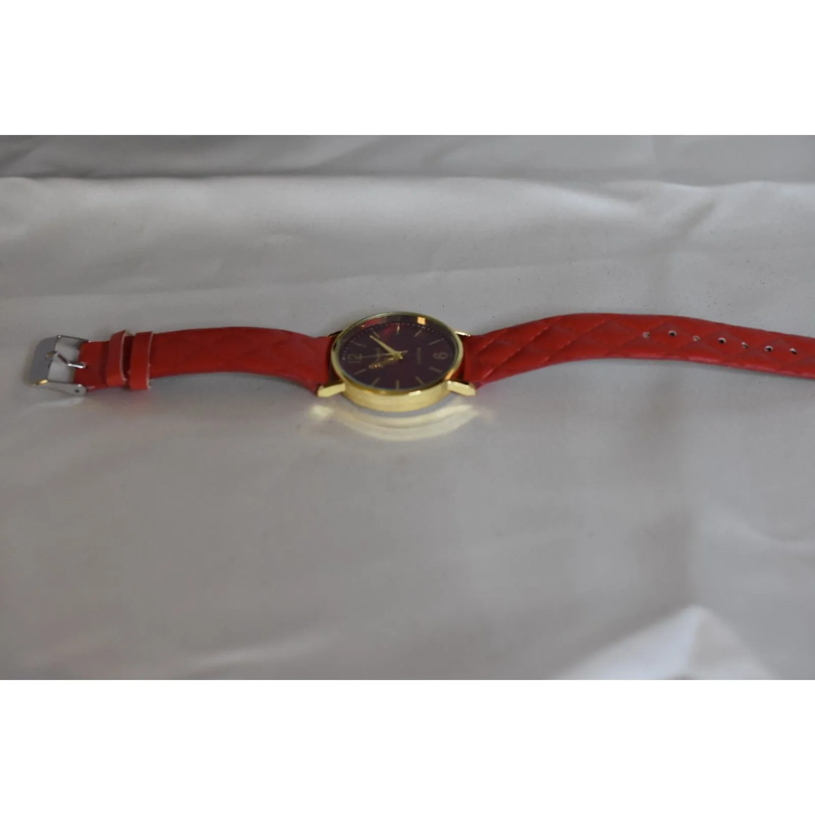 NWOT Geneva Platinum Red Quilted 8" Band Red Face Gold Tone New Battery Watch - Image 2