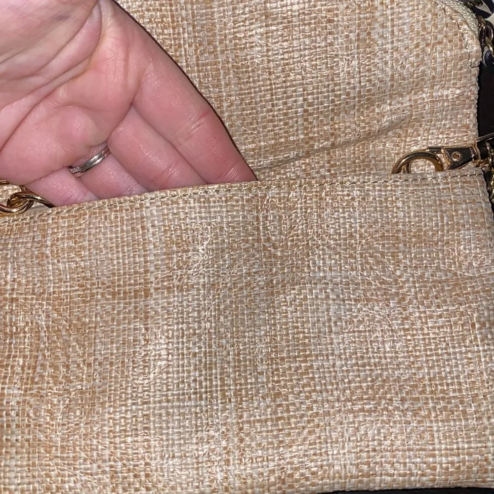 Crossbody and wristlet bag Tan - Image 3