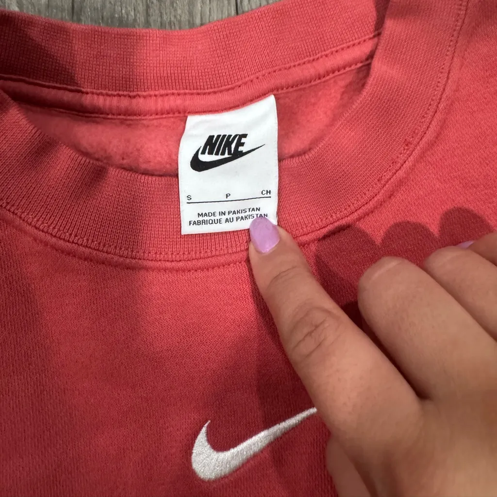 Nike Women's Rose Pink Crewneck Sweatshirt - Image 10