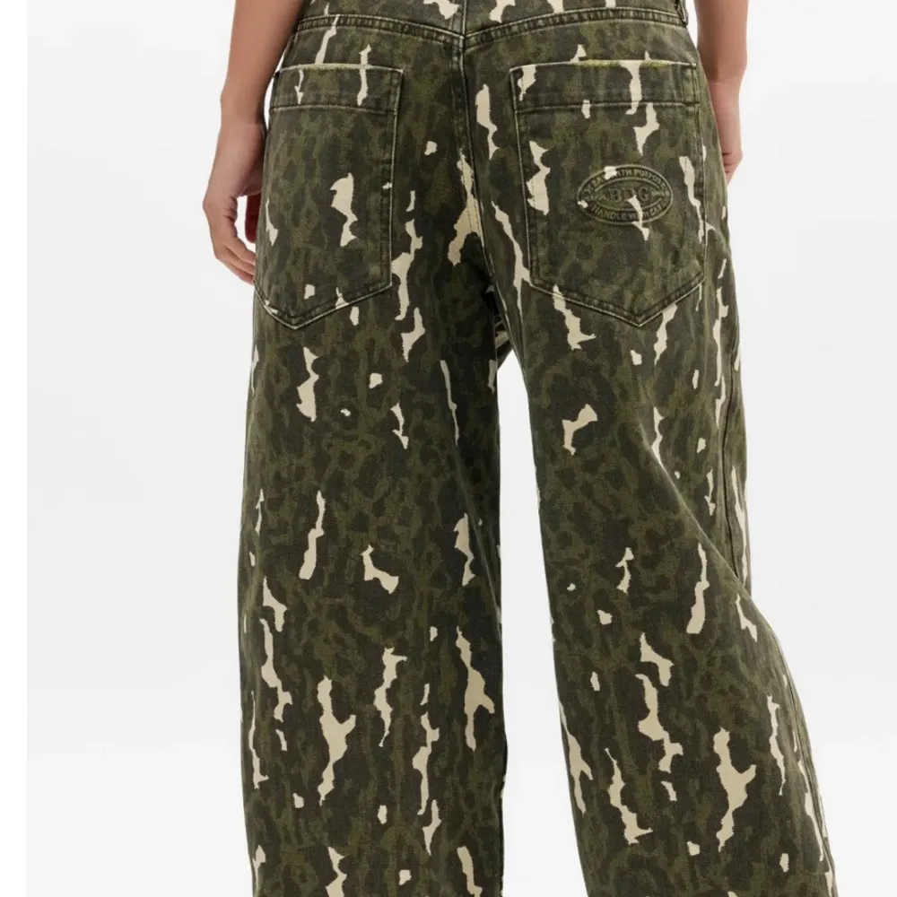 Urban Outfitters BDG Women's l
BDG Jaya Low-Rise Wide-Leg Jeans - Image 3