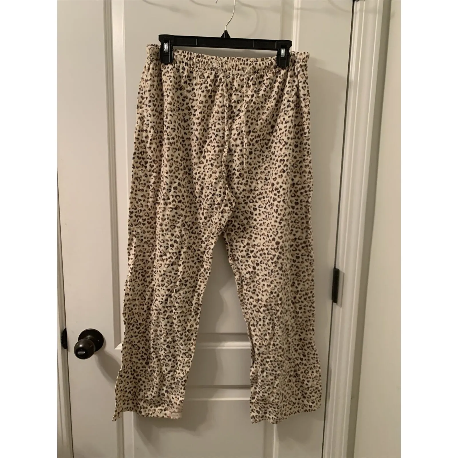 Meg and Lily Women's Leopard Print 2 Piece Pajama Pant Set Shirt & Pants Size L - Image 8