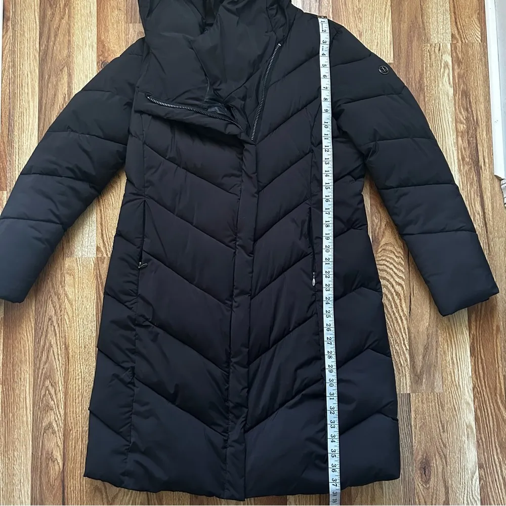 - Hooded Puffer Jacket - Size Medium - Image 4