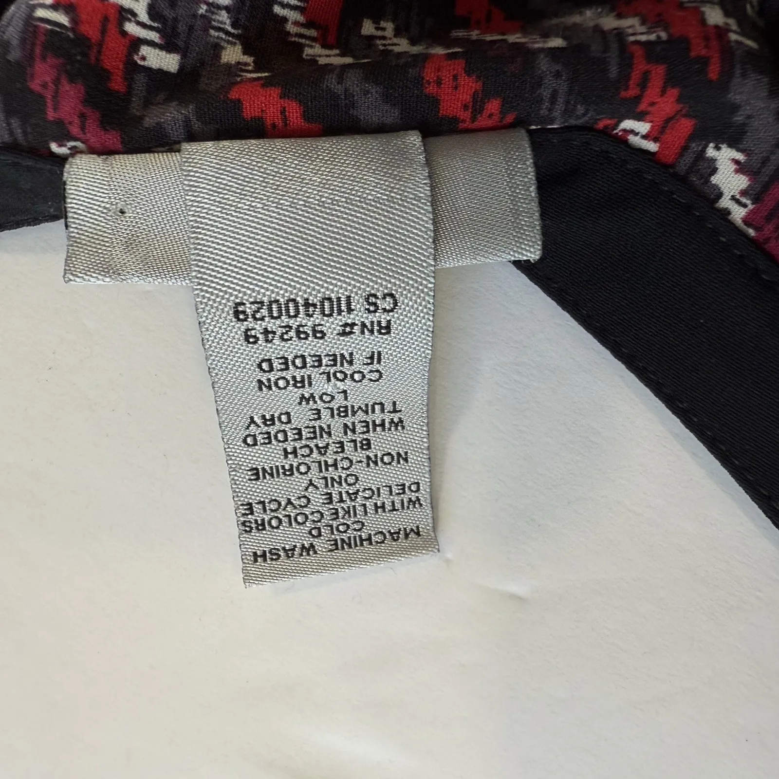 Catherines Red Black Geometric Button Up 3/4 Sleeve Y Neck Blouse Size 5X - Image 11