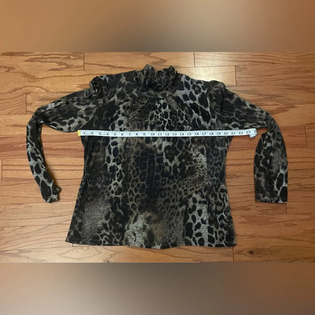 Kim Rogers- Animal Print Long Sleeve Blouse Size M - Image 4
