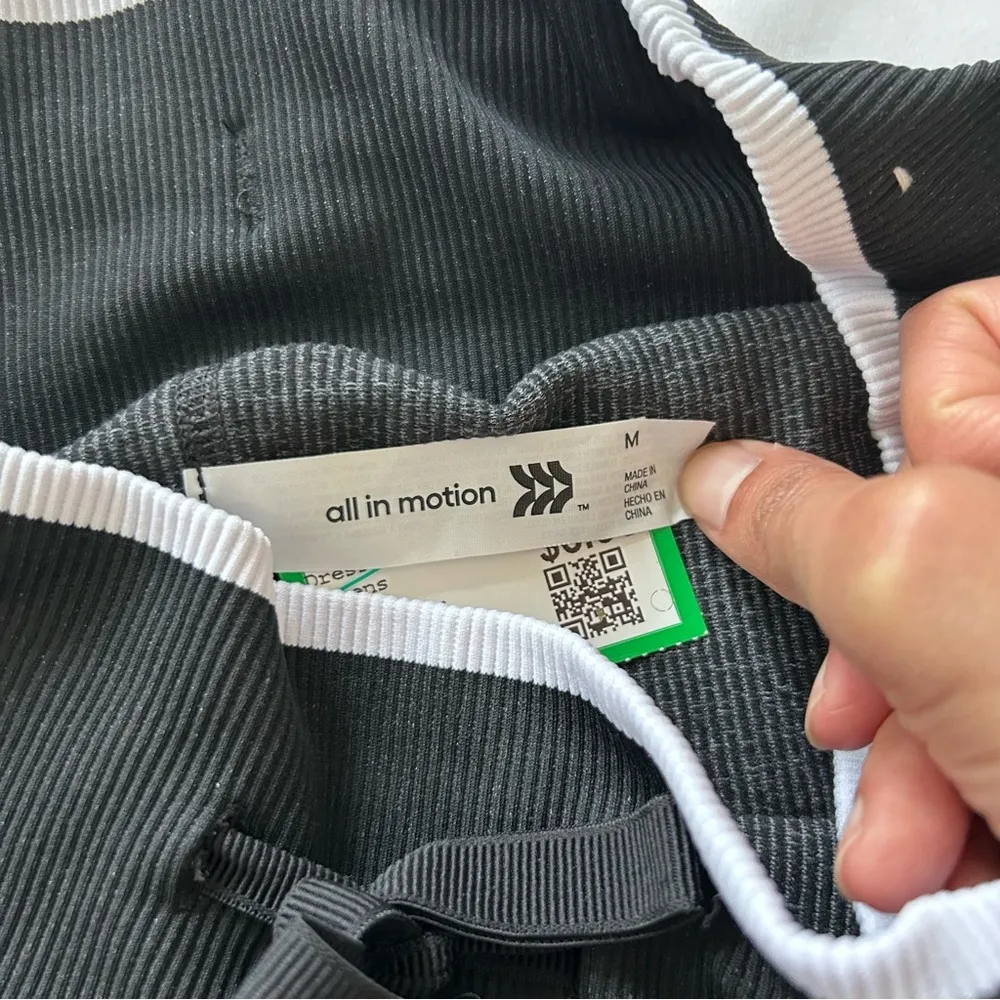 NWT All In Motion Black Flare Skort Shorts w/ Skirt Butterfly Hips White Elastic - Image 4