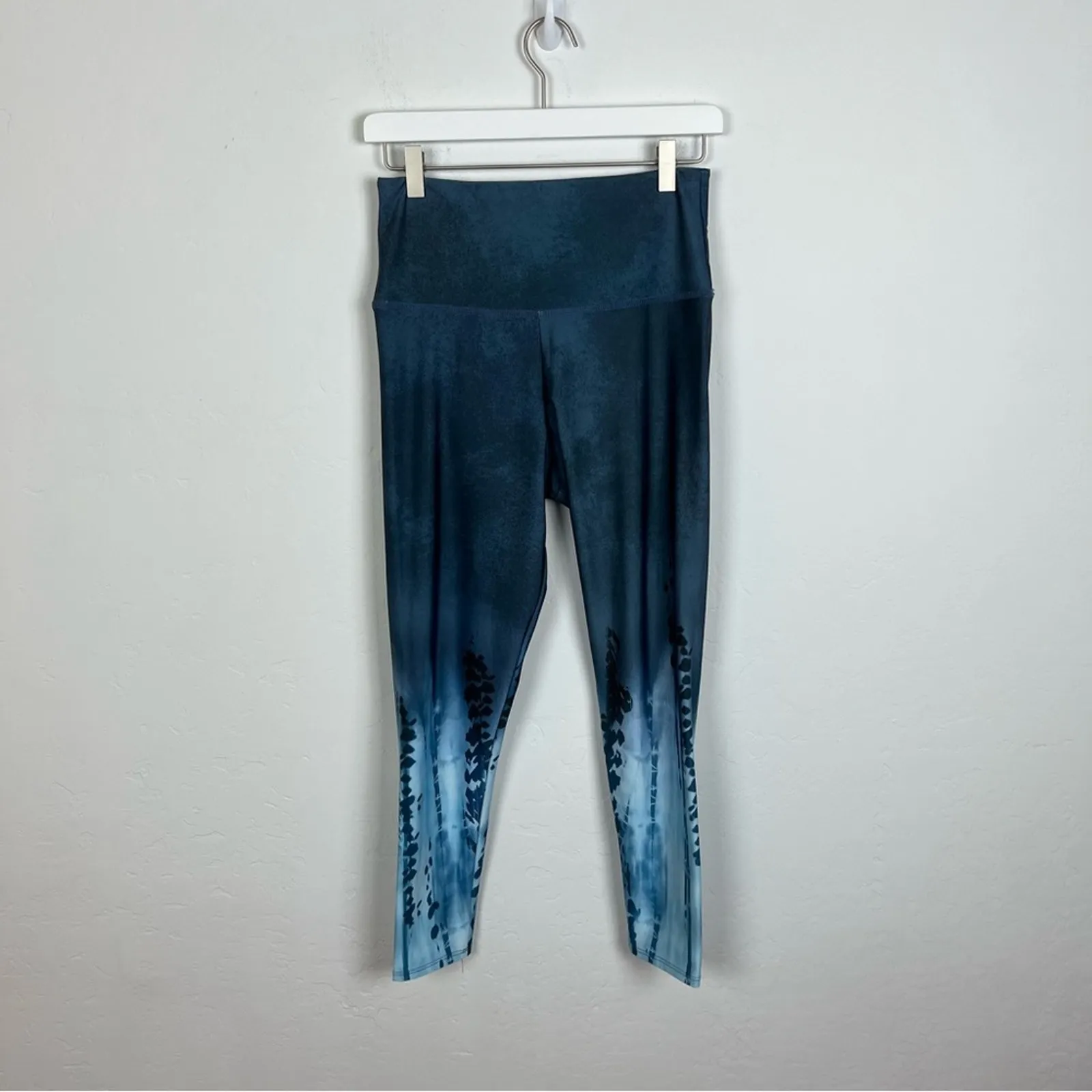 Onzie Tie Dye Midi Pebble Tie Dye Leggings - Image 2