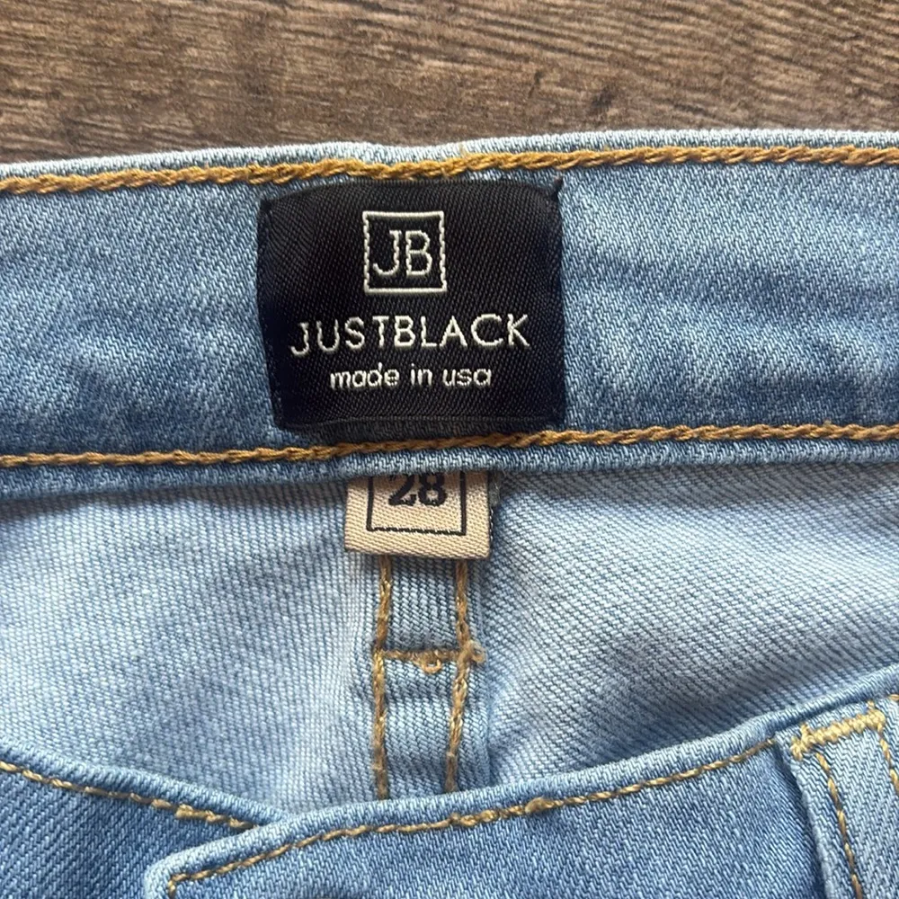 JUST BLACK distressed light wash jeans - 28 - Image 7