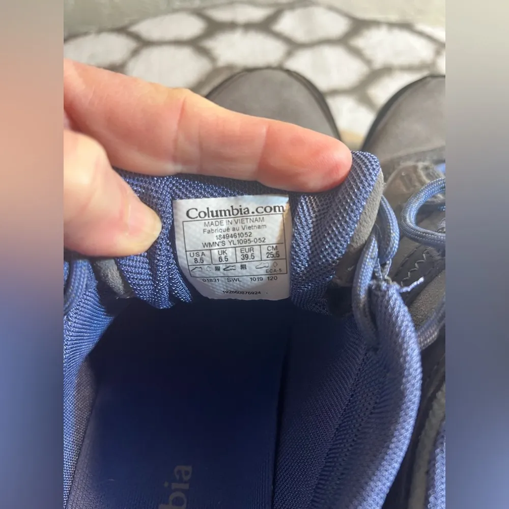 Columbia Womens Gray and Blue Hiking Shoes 8.5, waterproof, preloved worn 2X - Image 9