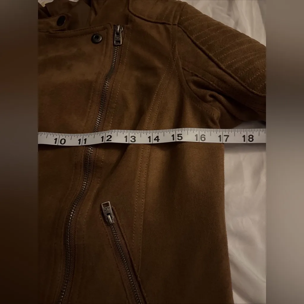 Hollister Women's Tan Suede Jacket - Image 9