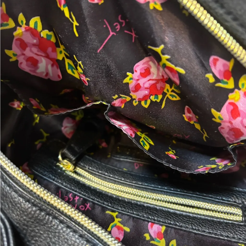 Betsey Johnson White and Black Quilted Mini Backpack with Pearl Accents w flaw - Image 3