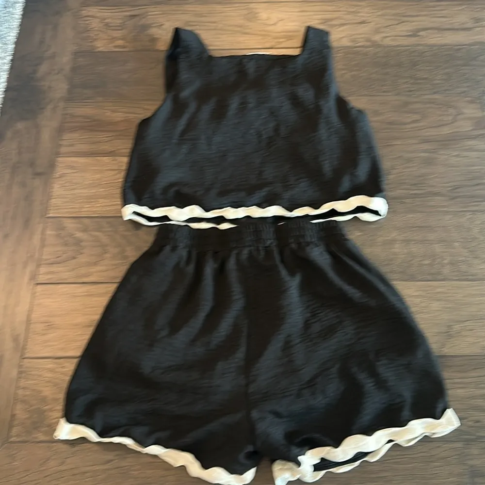 Entro Black Shorts Set With Ric Rac Trim Sz M - Image 9