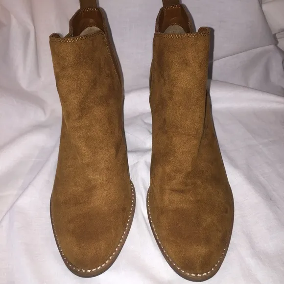 DV8 Dolce Vita Suede Ankle Boots/Booties - Image 2