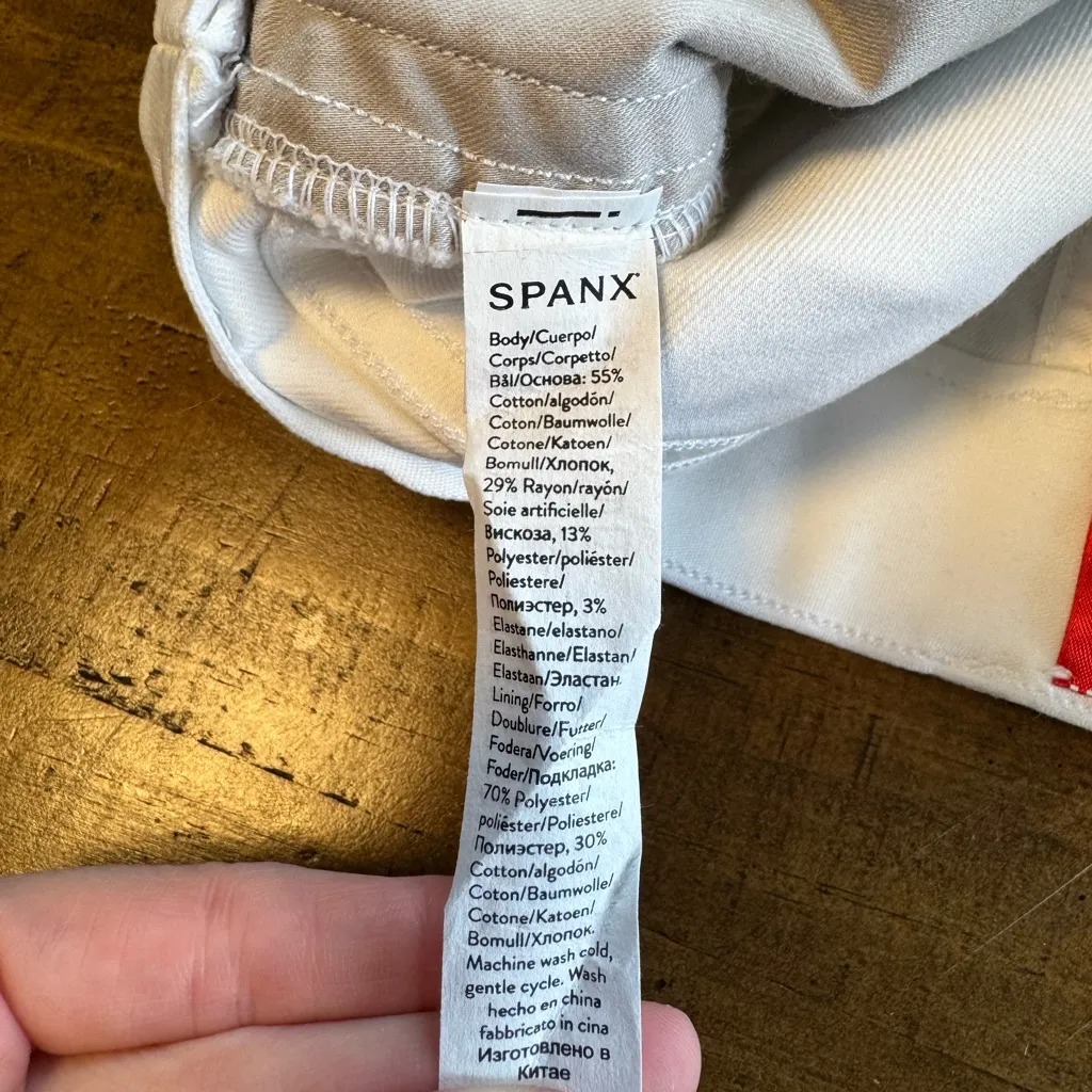 Spanx Twill White Shorts size small - Image 4