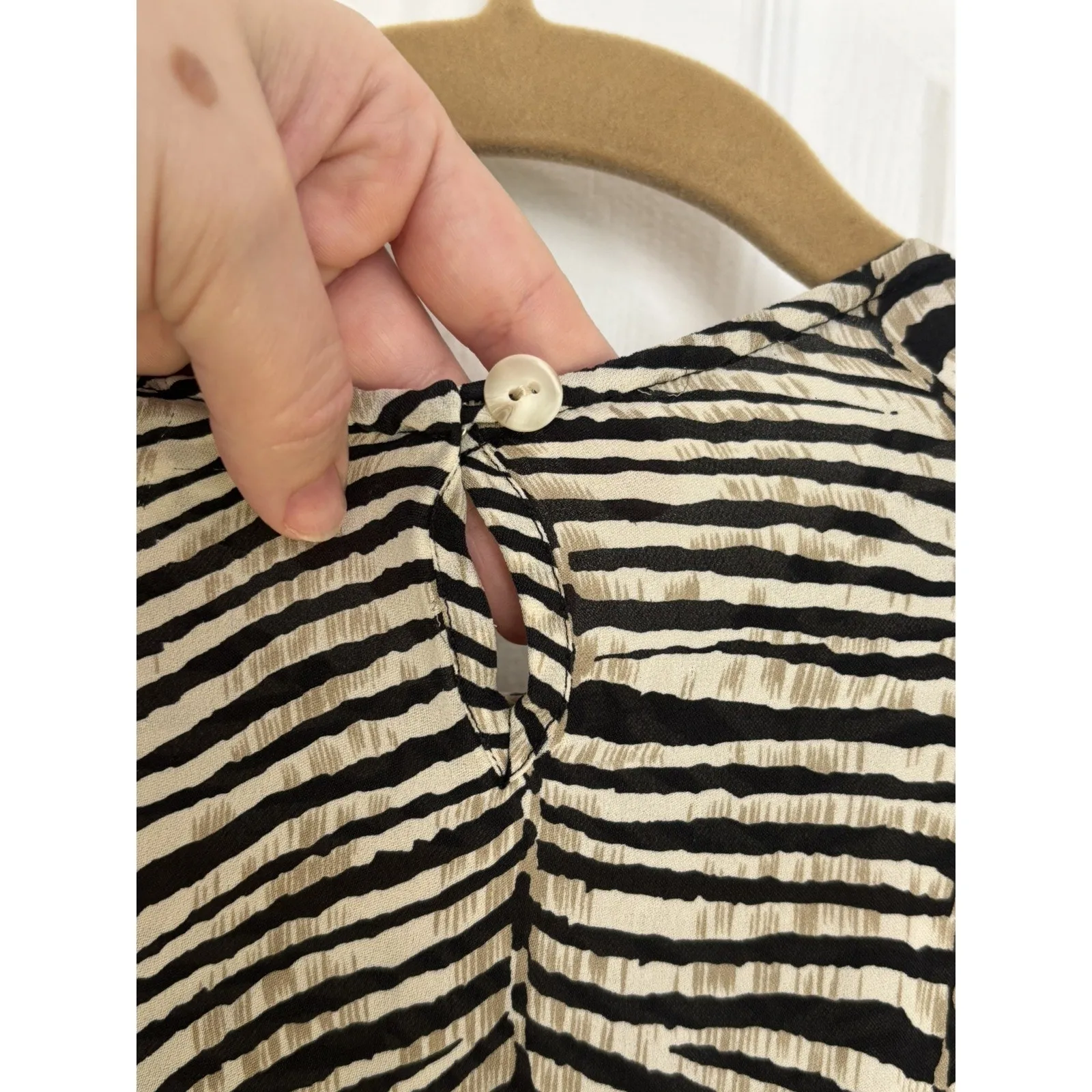Vtg 90s Carlisle 100% Silk Zebra Striped Blouse Size 6 Animal Print Mob Wife - Image 4