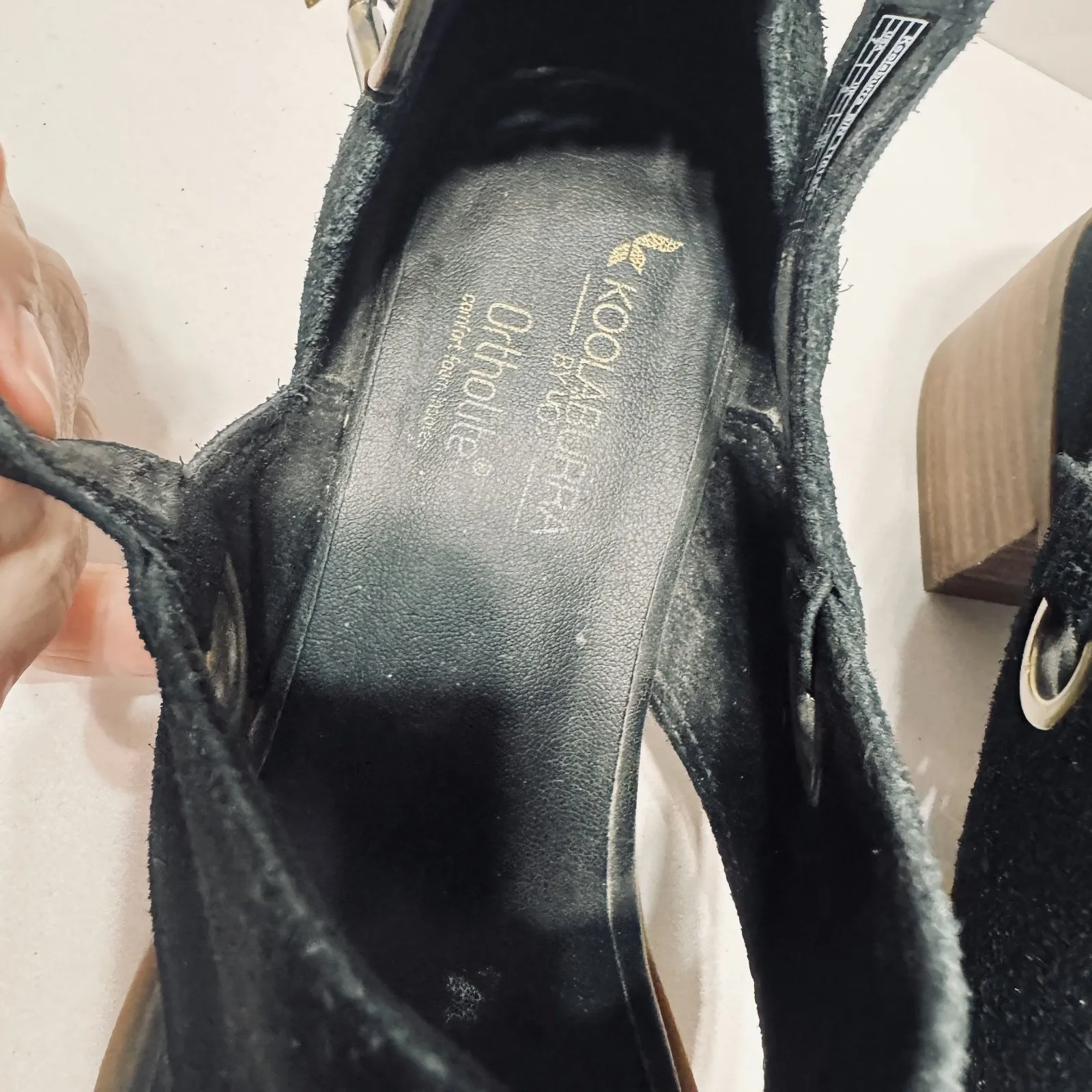 Koolaburra by Ugg Kaiah Black Suede Sandals Women's 7M buckle block heel shoes Size 7 - Image 4