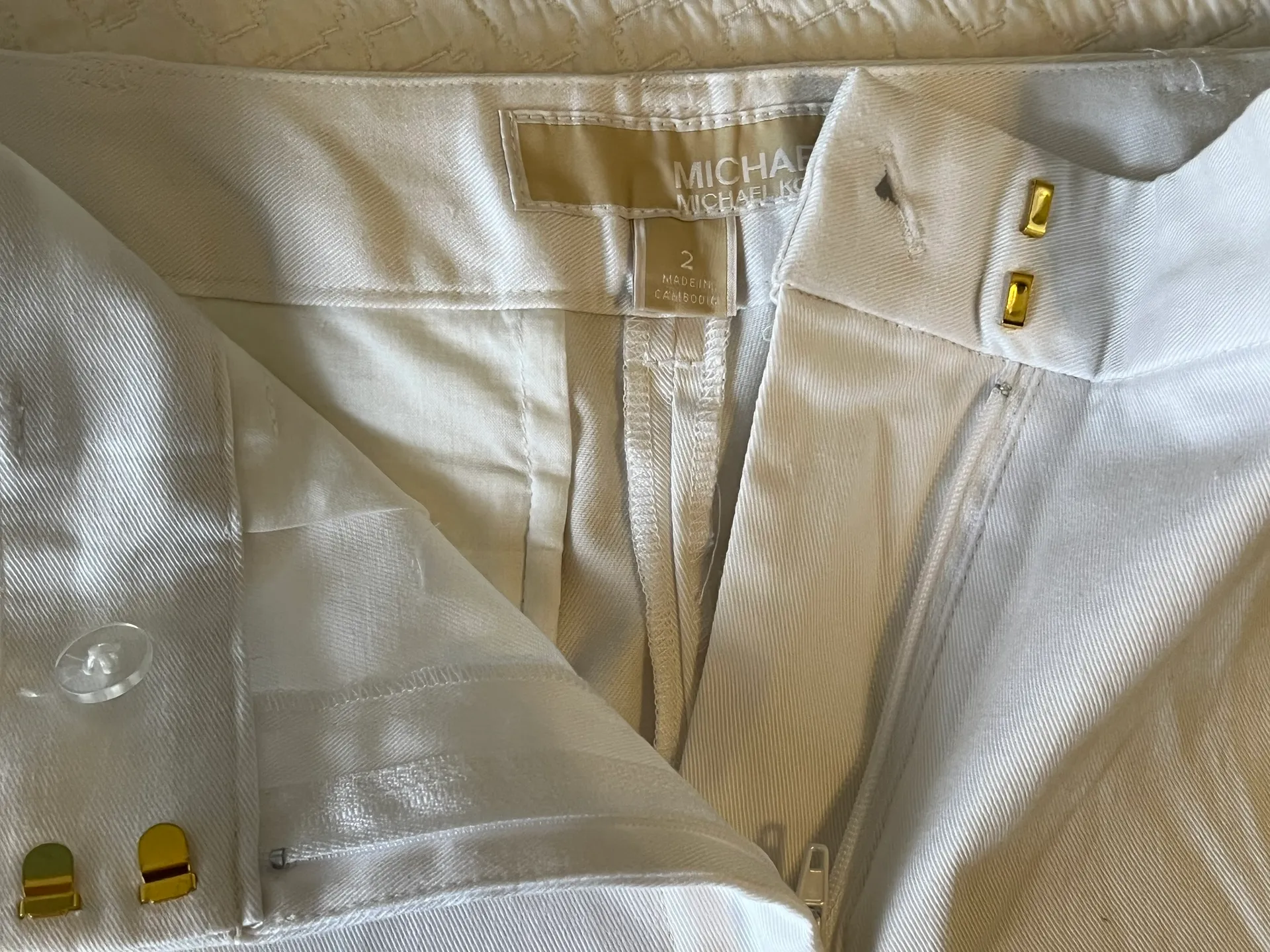 Women's White Chino Shorts Pockets Size 2 - Image 2