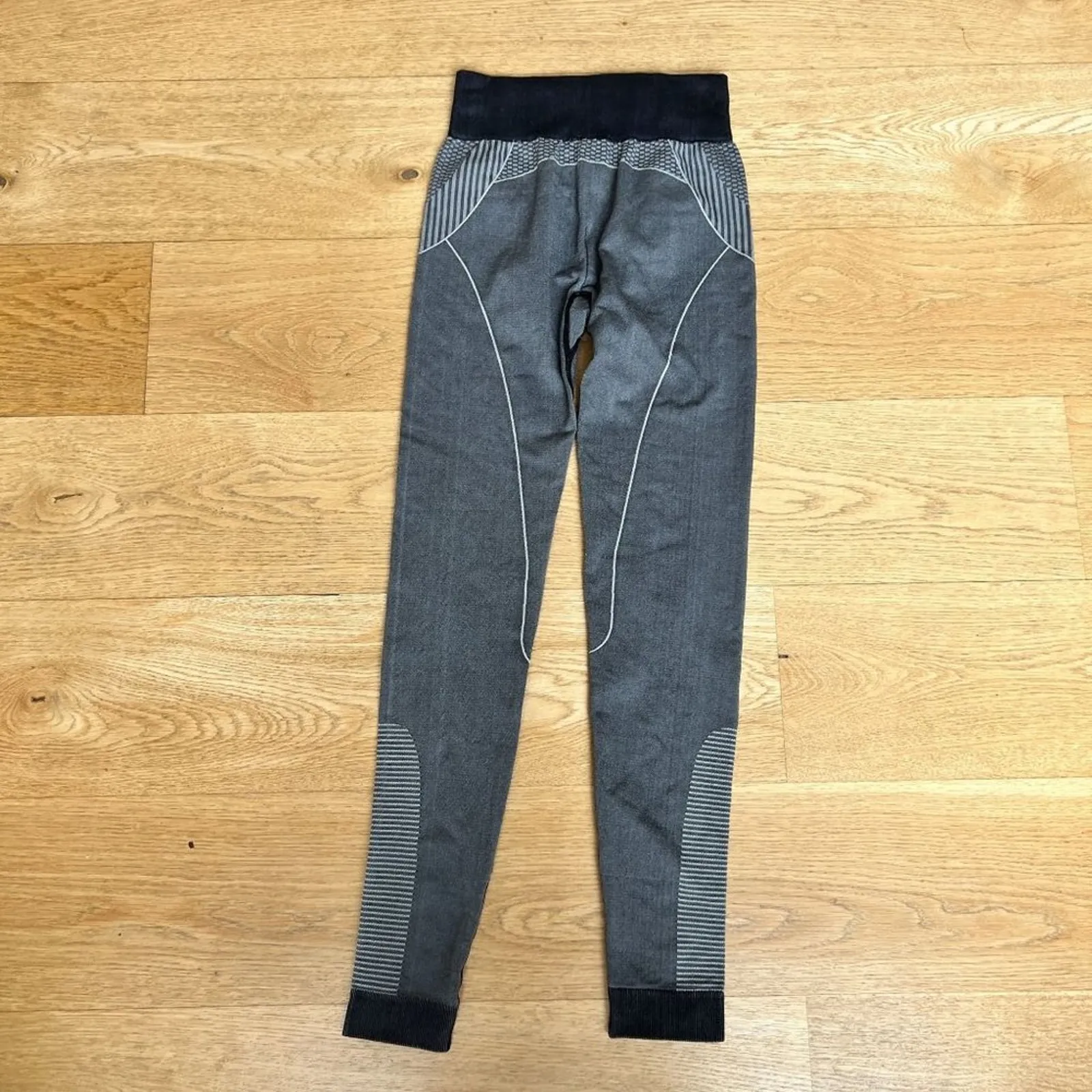 Kappa Authentic Trybunalski Knit Leggings and Myslovice Sports Bra in Black/Gray - Image 5