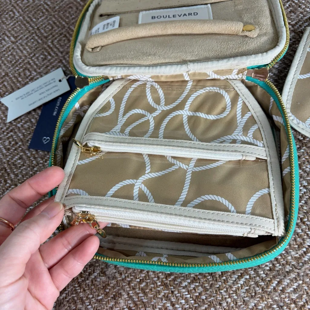 Boulervard Isabella Leather Jewelry Case NWT In Mint Color Travel Vacation Beach Green - Image 7