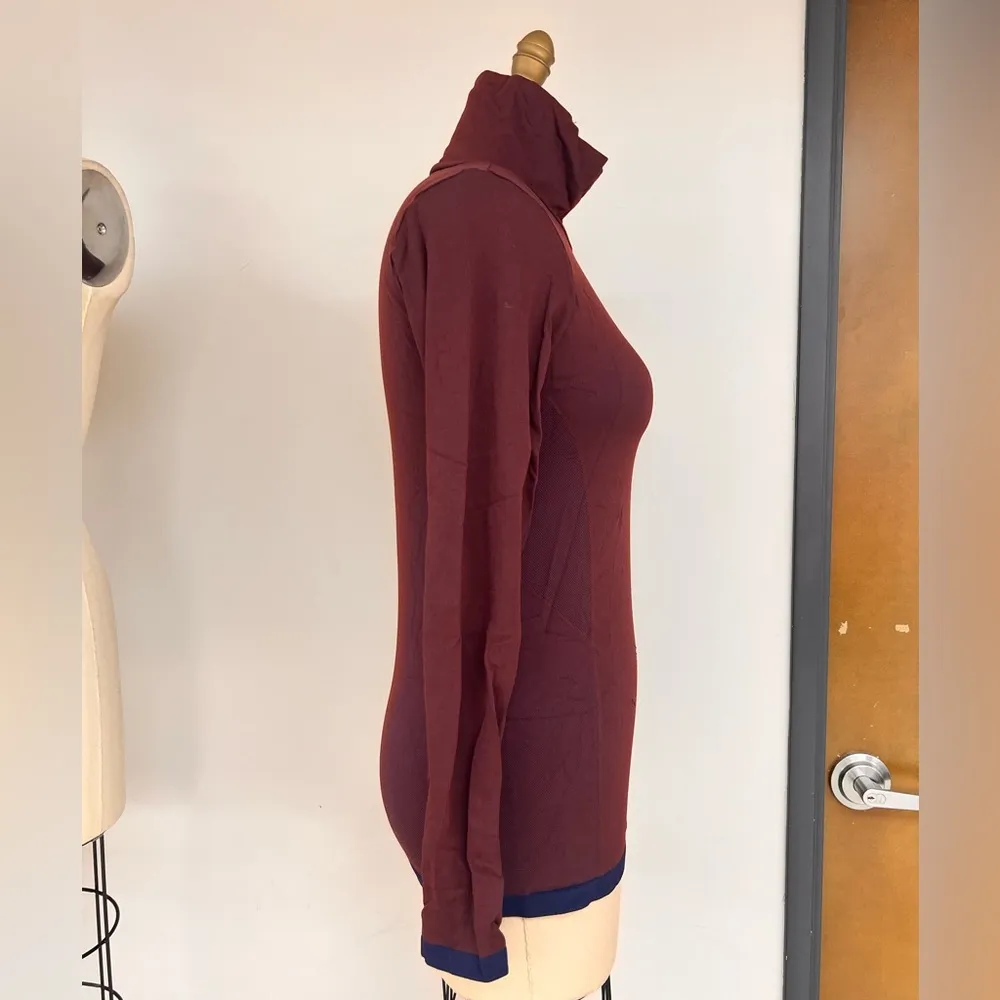 Gaiam Women's Trinity Seamless Windsor Wine Turtleneck XL - Image 9