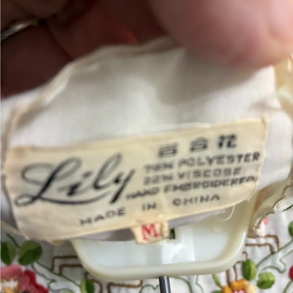 Vintage Lily Hand Embroidered Shirt Made In SHANGHAI China Floral Size M White Size M - Image 6