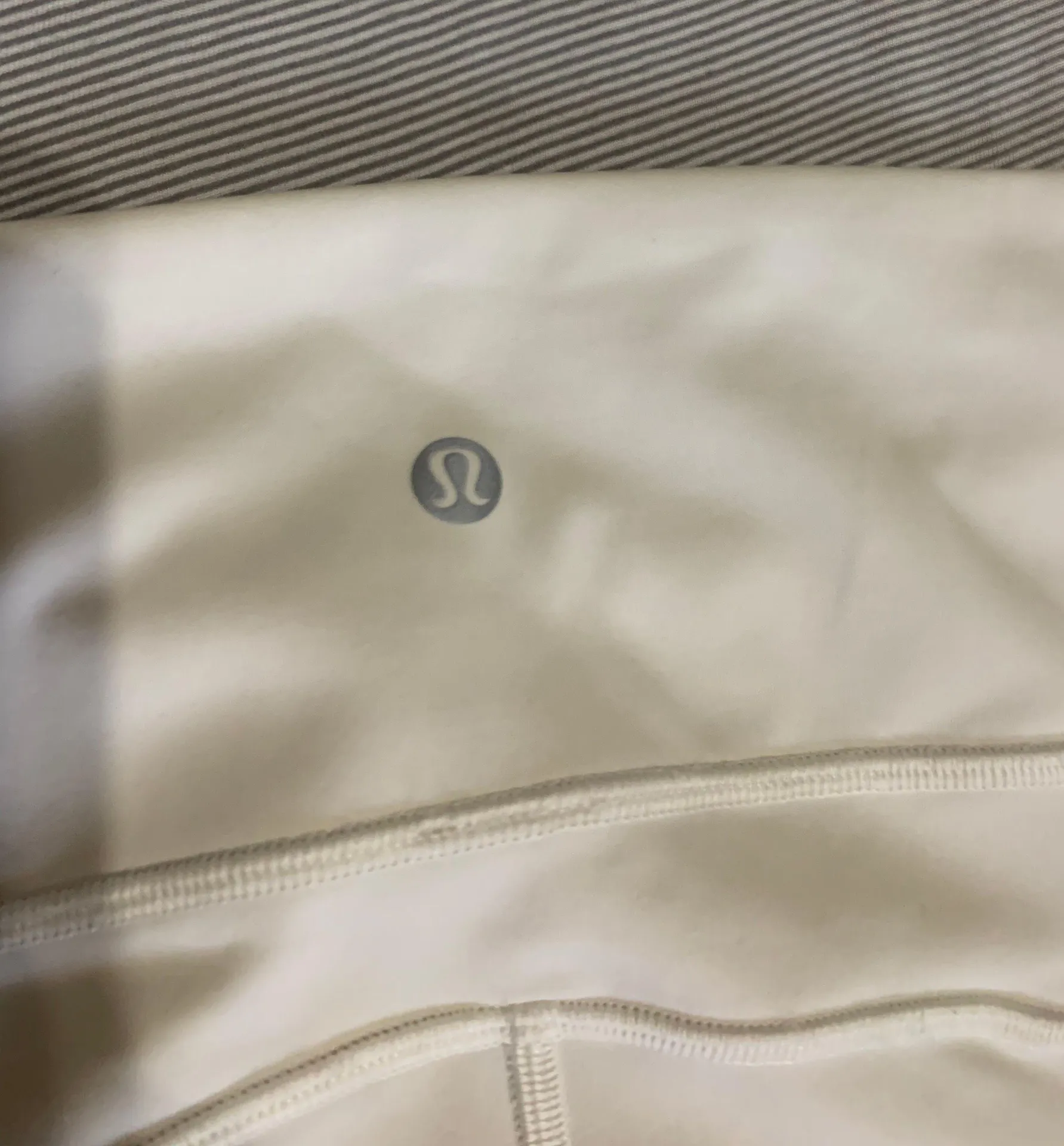 Lululemon Cropped White Mesh Sides Leggings - Image 5