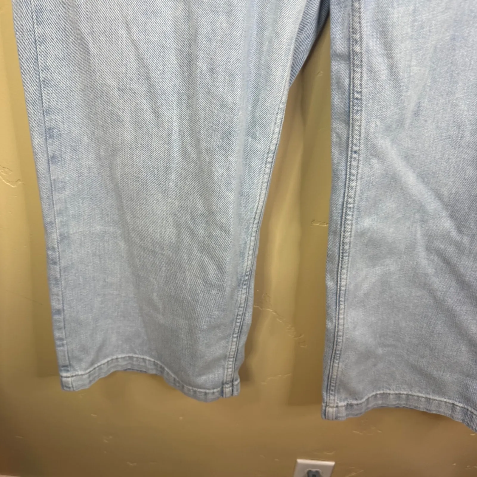 NWT GAP Denim High Rise Wide Leg Cropped Pants Light Wash Size Medium Grunge - Image 4