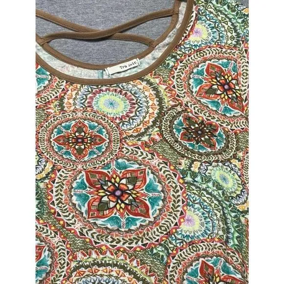 Women’s Tru Self shark bite shirt. Ladies large very flowy - Image 2