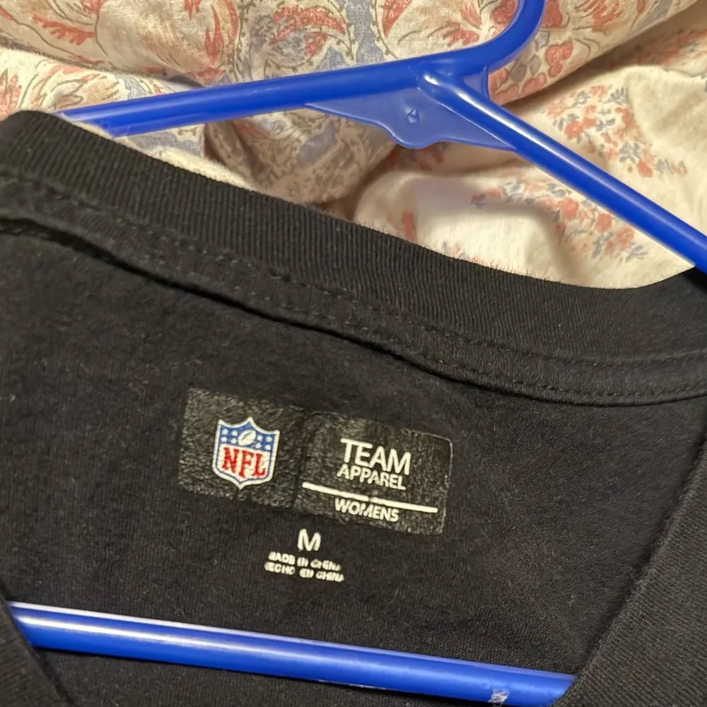 Women’s  Team Apparel Pittsburg Steelers Tshirt Size Medium - Image 2