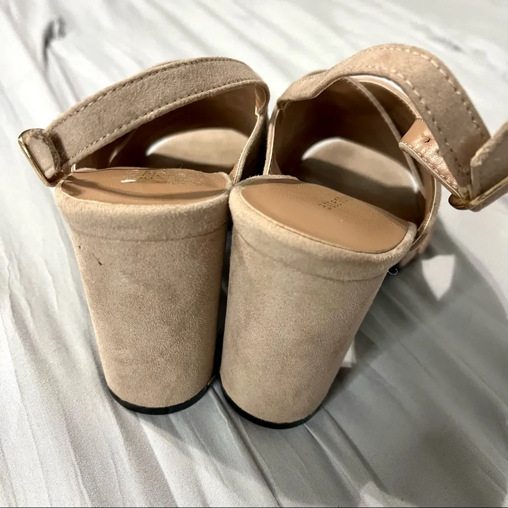 Attention Maddie2 Nude Cross Sandal Faux Suede Strappy Block Heels Size 6 - Image 5
