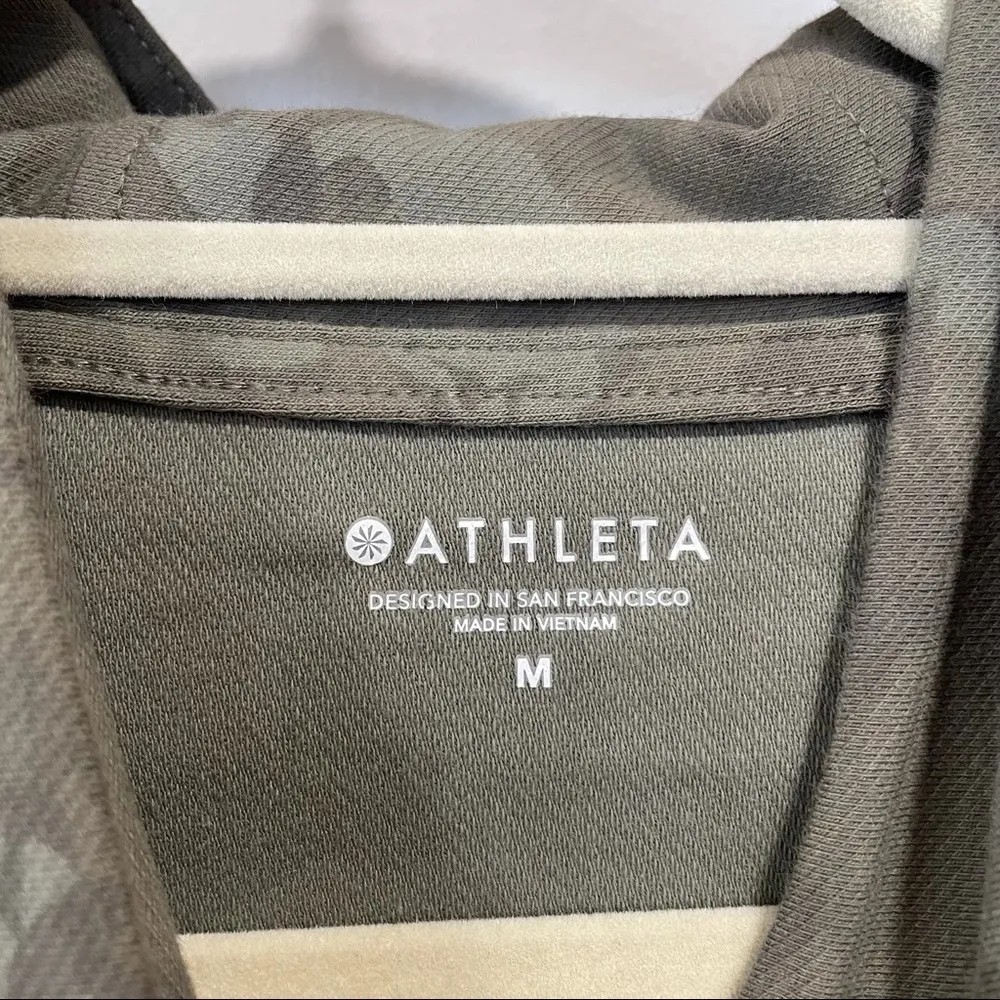 Athleta Cotton Farallon Printed Sweatshirt Size Medium - Image 12