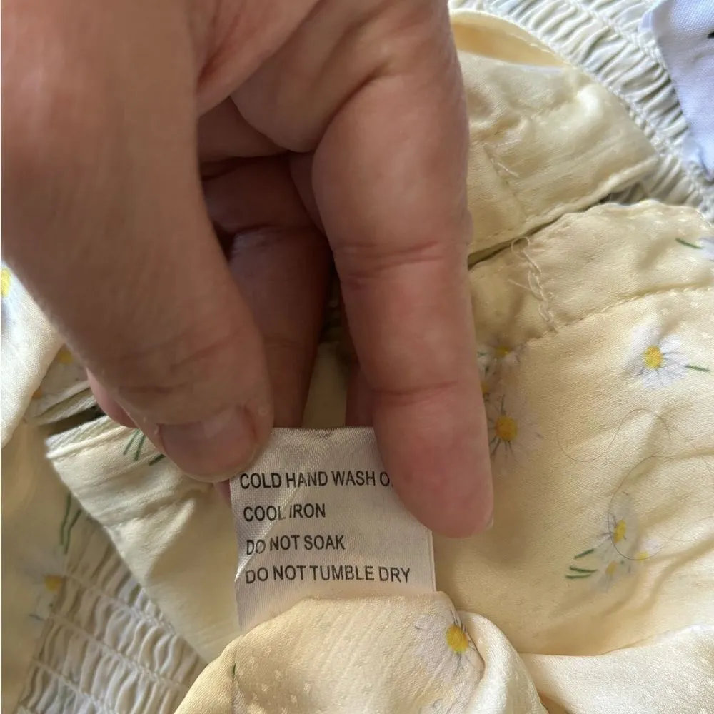 Princess Polly yellow floral short puff sleeve hook eye closure crop top size 6 - Image 2