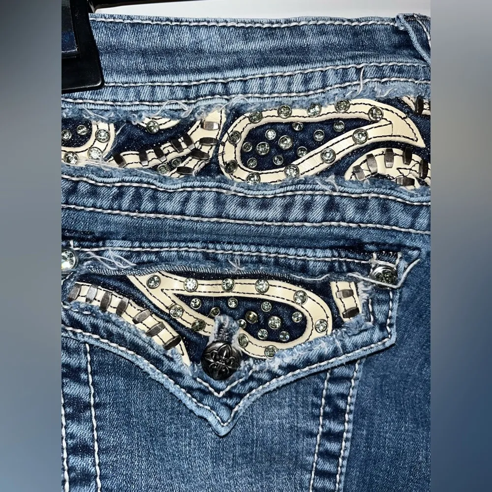 Miss Me Y2K Vintage and Retired Paisley Crystalized Designed Capri Jeans Size 31 - Image 8