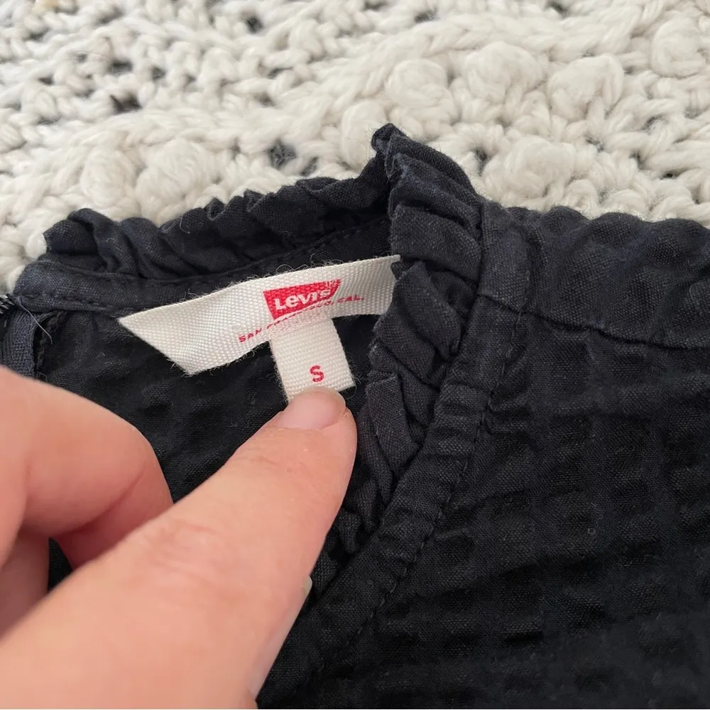 Levis Puff Sleeve Crinkle Texture Long Sleeve Blouse Black (Small) - Image 3