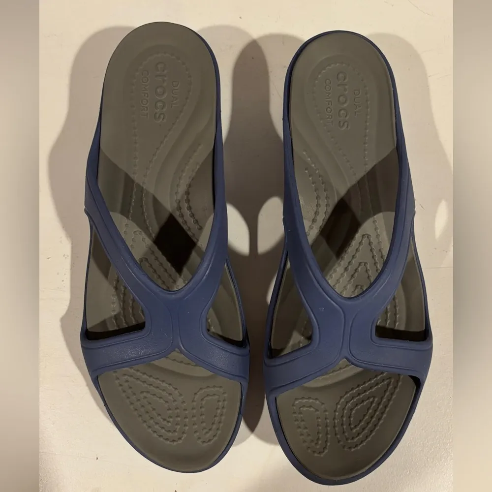 CROCS DUAL COMFORT WEDGE HEEL - Image 3