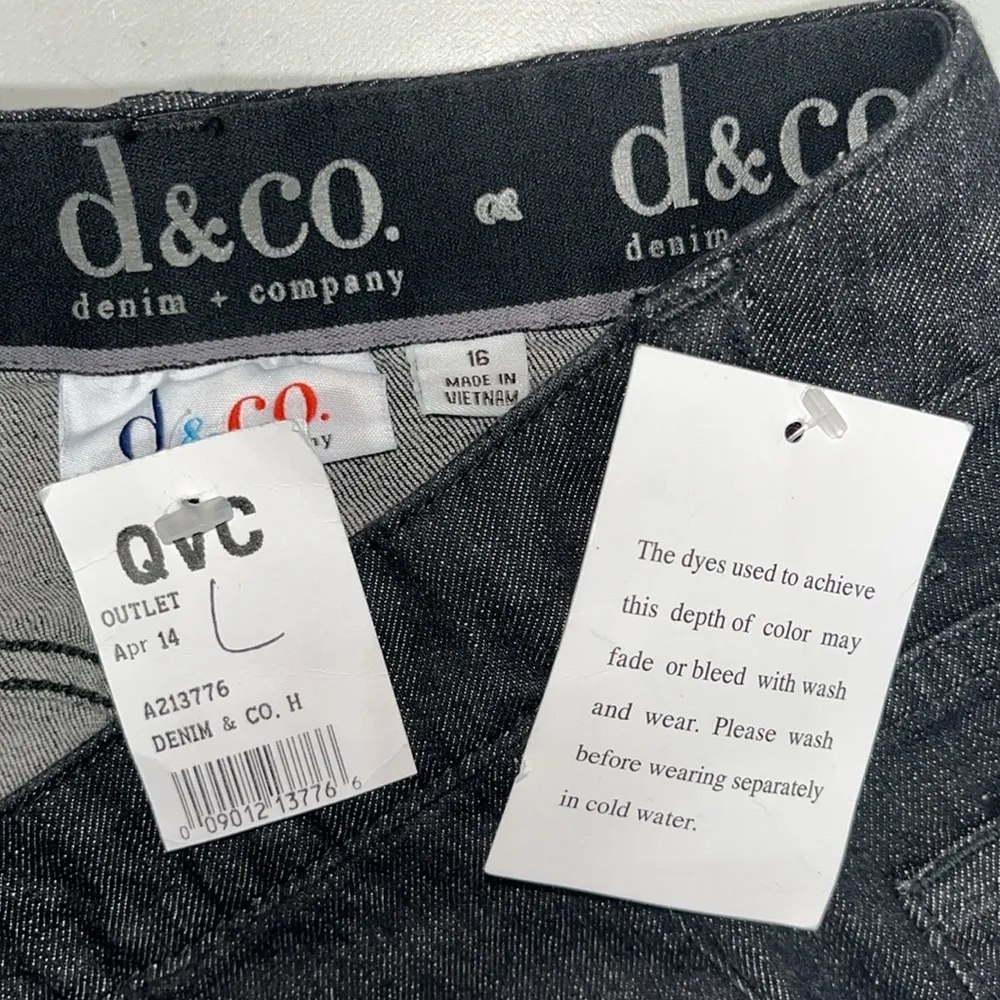 Denim & Co. NWT Size 16 Black Denim Tummy Slimming Capri Jeans - Image 3