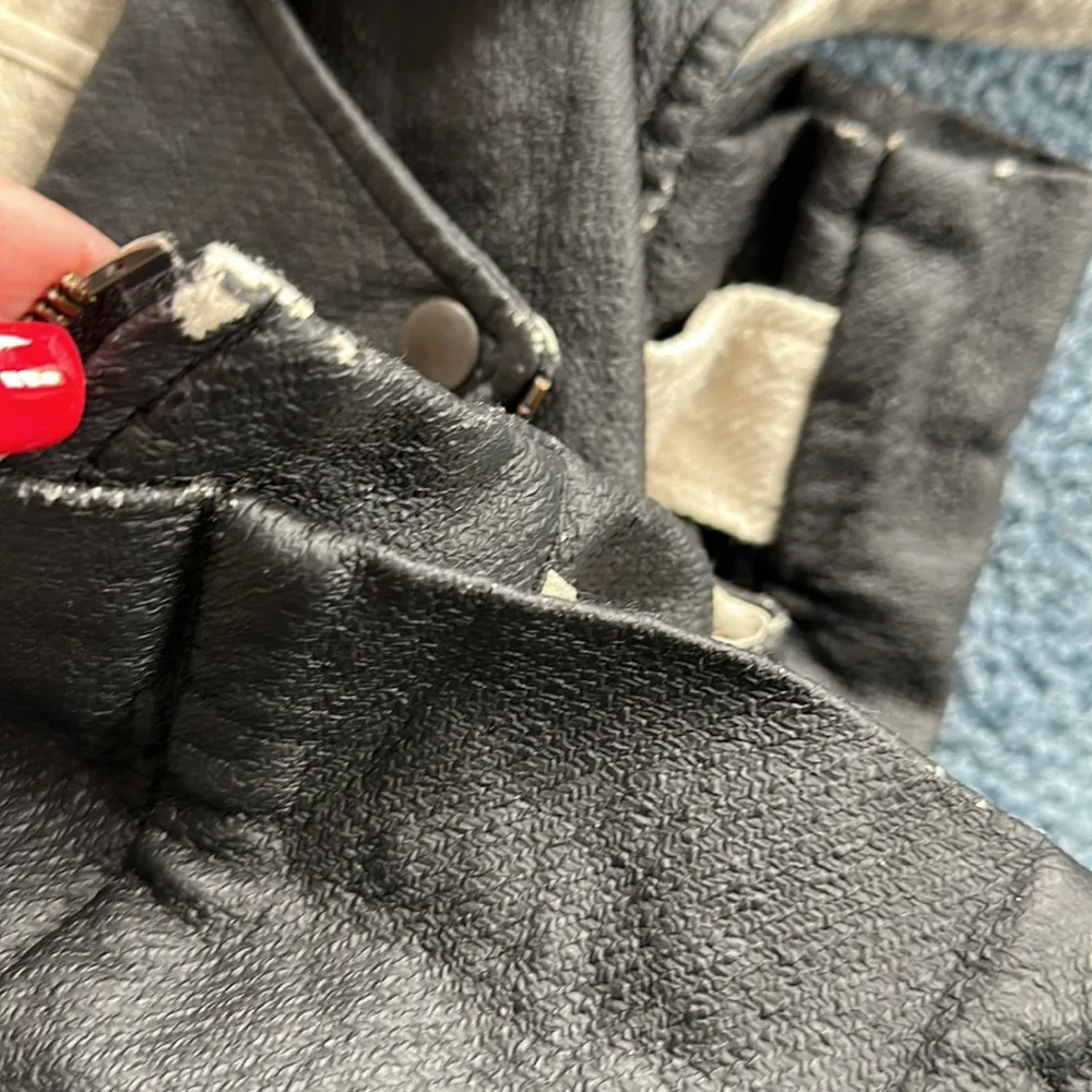 Laveer Black coated linen notched. Epaulettes Motorcycle vest Asymmetrical zip Size L - Image 3