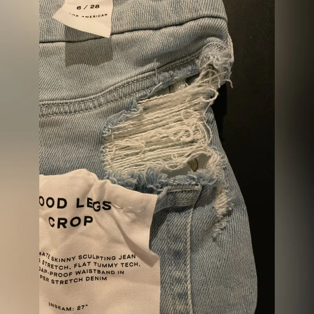 NWT Good American Good Legs Crop Skinny Distressed Raw Hem Light Blue Size 6 - Image 5