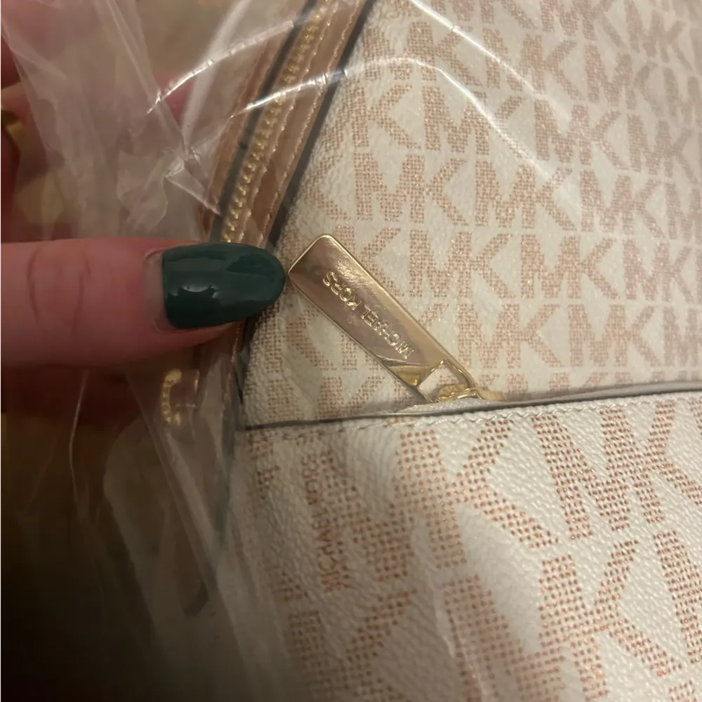 NWT Brand New Micheal Kors Sheila Medium Two-Tone Signature Logo Backpack - Image 6