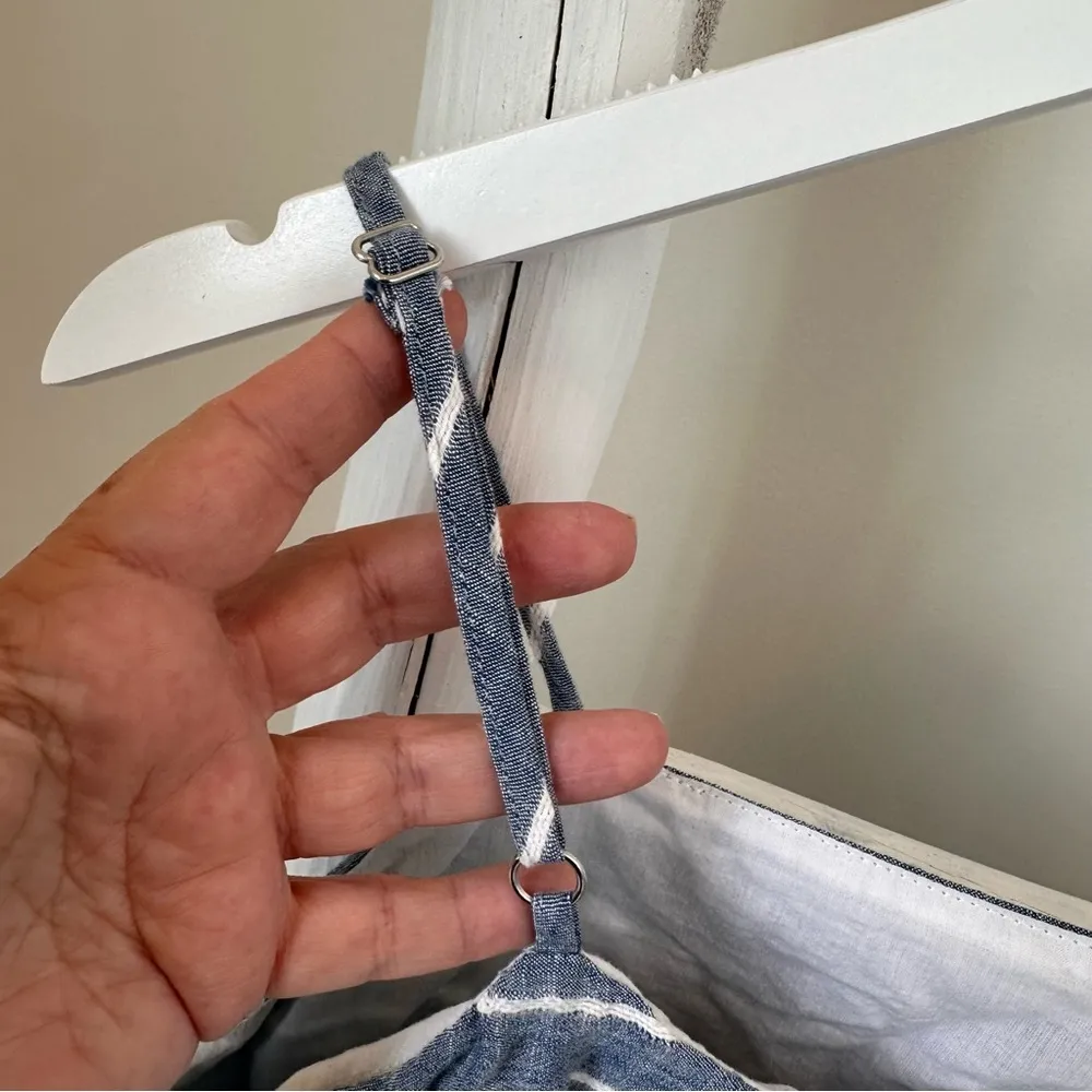 Universal Thread Chambray Striped Split Back Cropped Top Size Medium - Image 3