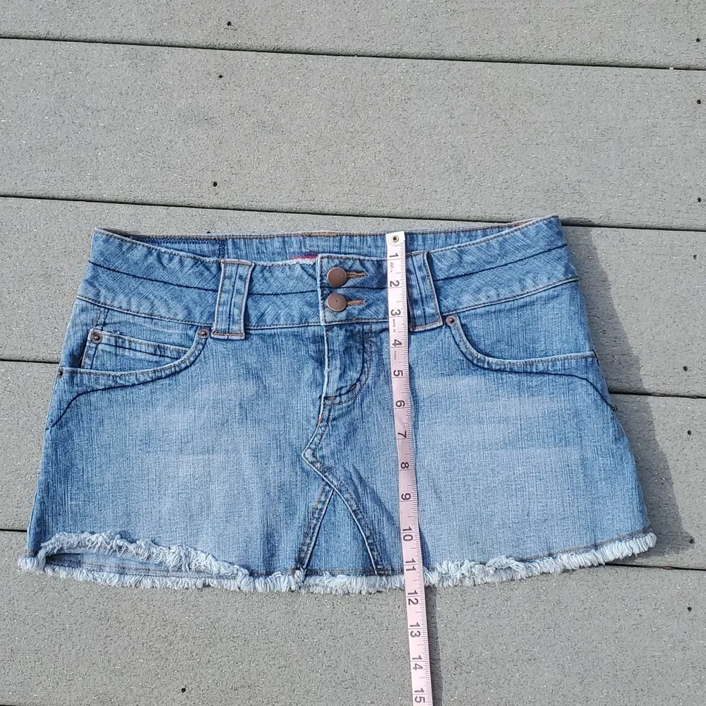 SO Distressed Hem Y2K Denim Jean Skirt | Size 7 Jean Skirt - Image 6